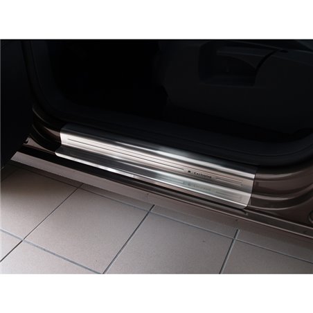 Seuils de portes inoxydable sur mesure pour Volkswagen Touran 2006-2015 - 'Exclusive' - 4-pièces