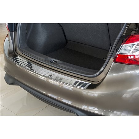 Protection de seuil arrière inox sur mesure pour Nissan Pulsar 2014- 'Ribs'