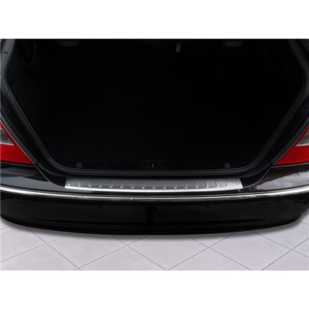 Protection de seuil arrière inox sur mesure pour Mercedes Classe-E W211 2002-2009 'Ribs'