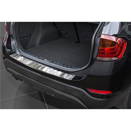 Protection de seuil arrière inox sur mesure pour BMW X1 E84 Facelift 2012-2015 'Ribs' excl. Paquet-M