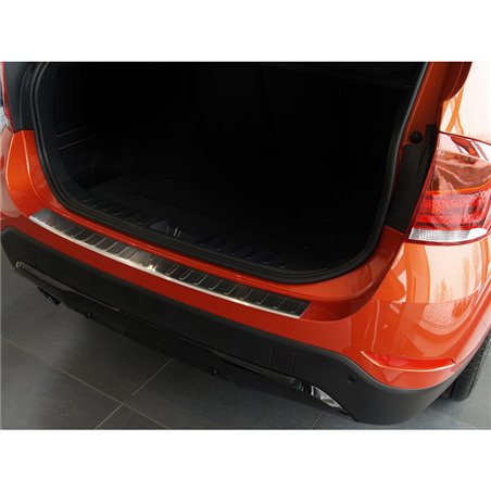 Protection de seuil arrière inox sur mesure pour BMW X1/E84 2009-2012 'Ribs'