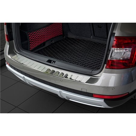 Protection de seuil arrière inox sur mesure pour Skoda Octavia III Scout 2014-2020 'Ribs'