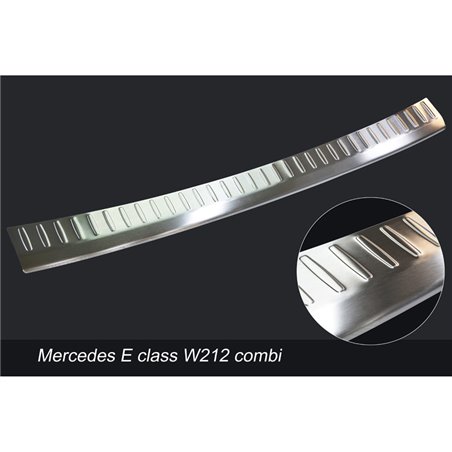 Protection de seuil arrière inox sur mesure pour Mercedes Classe-E W212 Kombi 2013-2016 (excl. AMG-Line) 'Ribs'