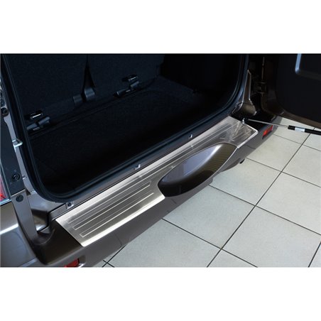 Protection de seuil arrière inox sur mesure pour Suzuki Grand Vitara II 5 portes 2006- (avec roue de secours)