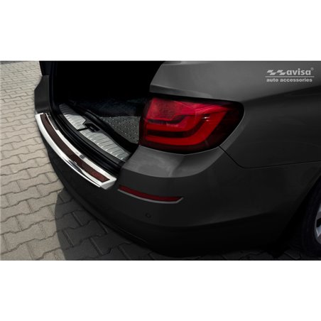 Protection de seuil arrière inox 'Deluxe' sur mesure pour BMW Série 5 F11 Touring 2010-2016 Chromé/Carboné noir-rouge