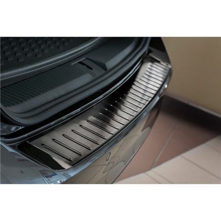 Protection de seuil arrière inox noir sur mesure pour Volkswagen Passat 3G Variant 2014-2023 'Ribs'