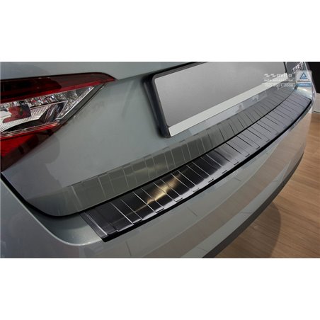 Protection de seuil arrière inox noir sur mesure pour Skoda Superb 3V Liftback 2015- 'Ribs'