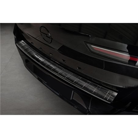 Protection de seuil arrière inox noir sur mesure pour Opel Astra L HB 5-portes 2021- 'Ribs'