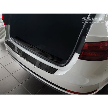 Protection de seuil arrière carboné 3D sur mesure pour Audi A4 (B9) Avant 2015-2019 & Facelift 2019- 'Ribs' (incl. S4 Avant)