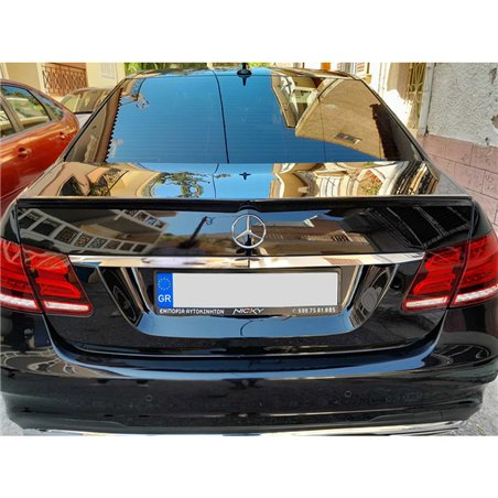 Lèvre spoiler arrière sur mesure pour Mercedes Classe-E W212 Sedan (PU)